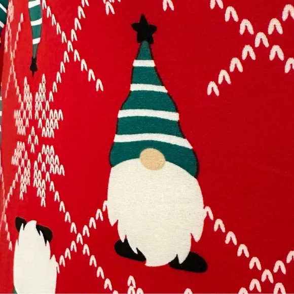 NEW SZ 2X-3X RED HOLIDAY GNOMES CHRISTMAS SLEEPWEAR SHIRT GOWN WITH POCKETS - Picture 3 of 10